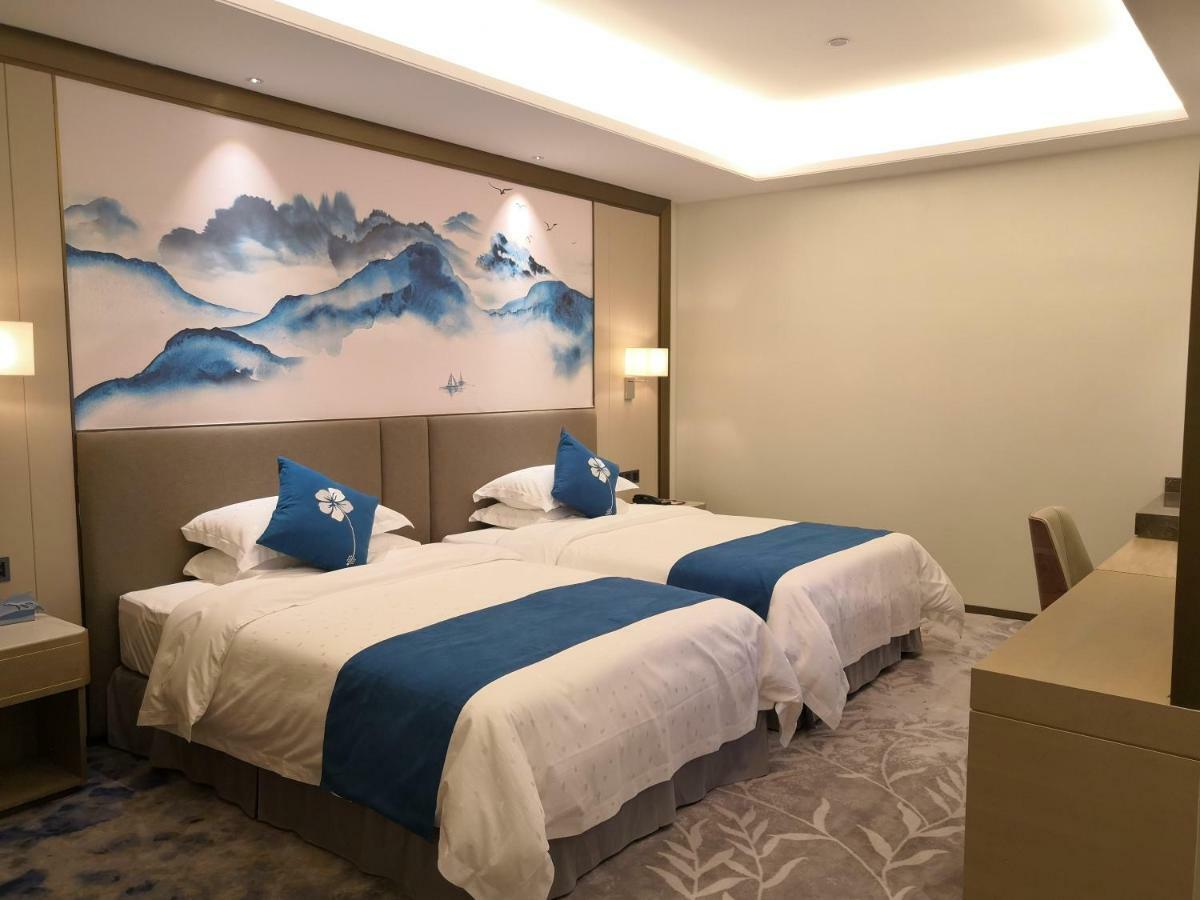 Ramada By Wyndham Huizhou Longmen Exterior foto