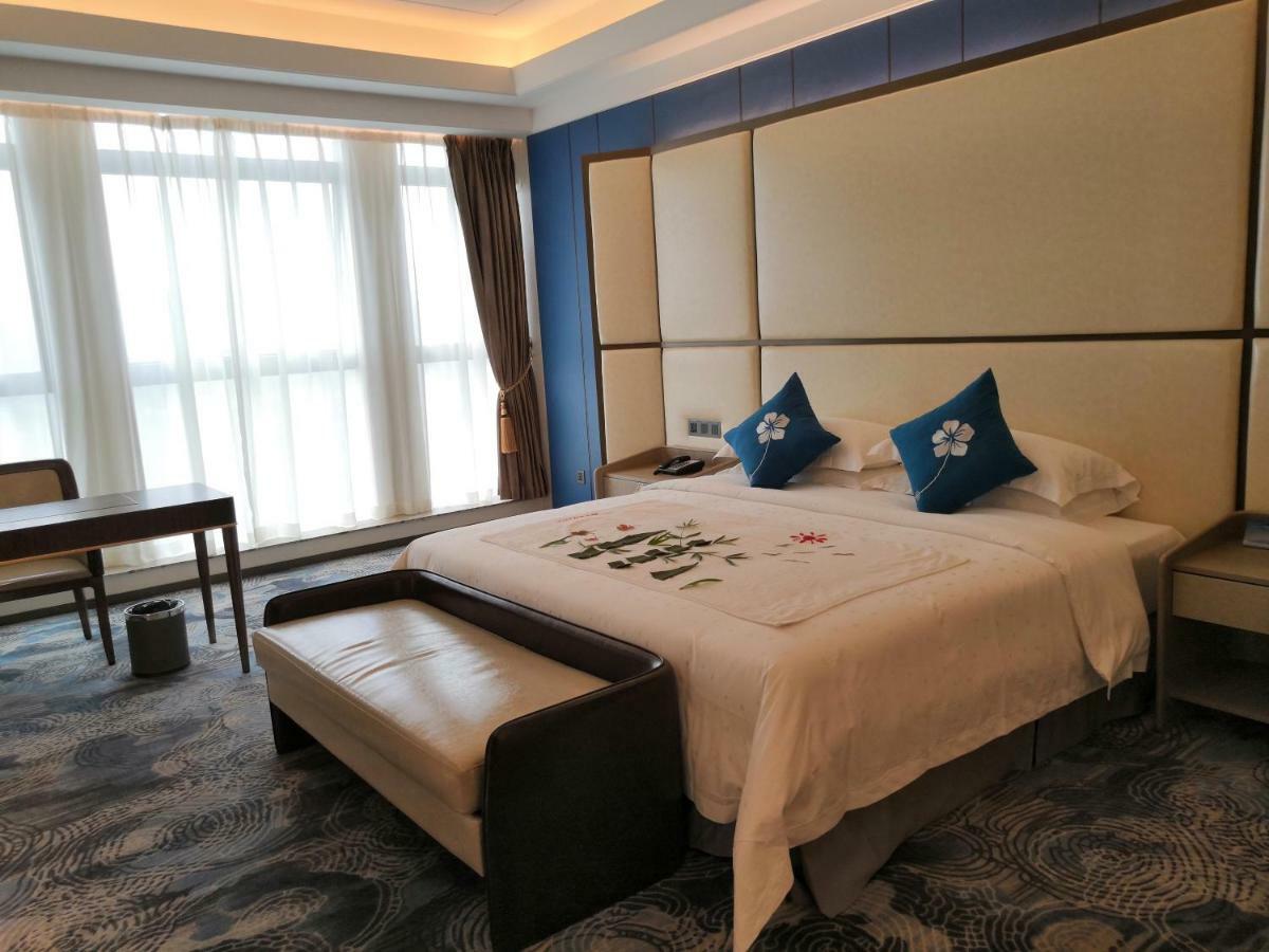 Ramada By Wyndham Huizhou Longmen Exterior foto