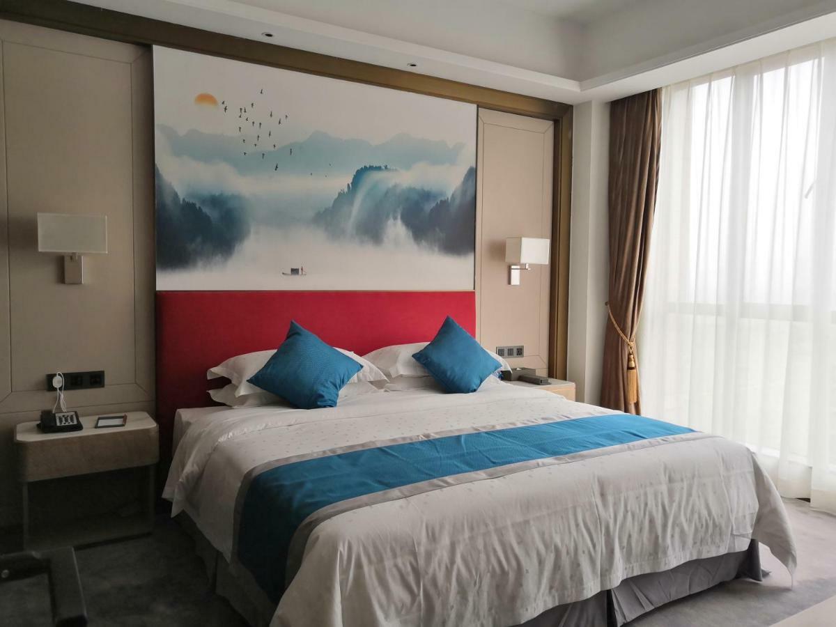 Ramada By Wyndham Huizhou Longmen Exterior foto
